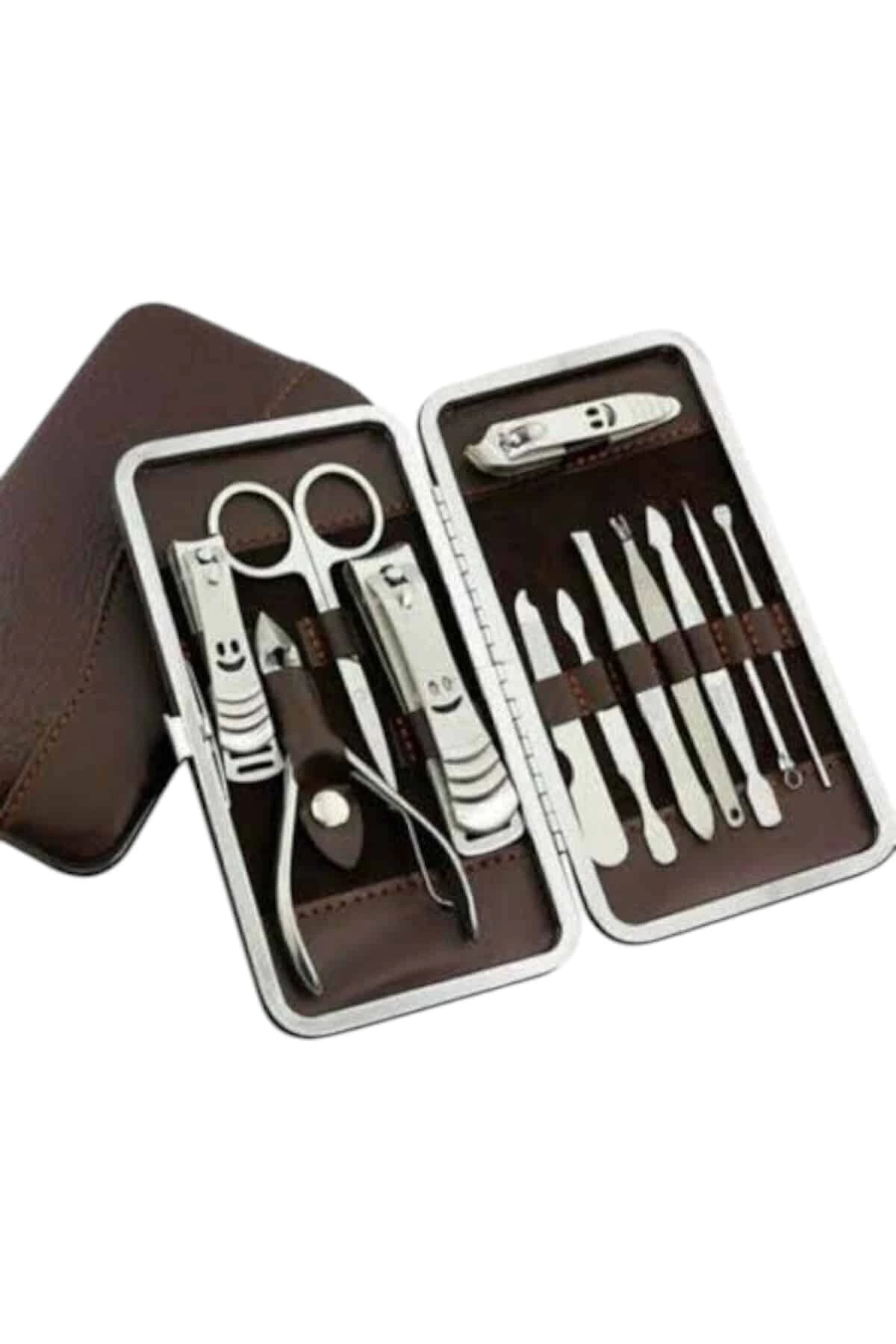 12 Parca Manikur Pedikur Seti 229546372 Sw1200sh1800 700x1050 12 Parça Manikür Pedikür Seti najmaddin.com Özel deri çantalı bu hepsi bir arada bakım seti ile el ve ayak bakımınızı zahmetsizce yaparak kuaför masrafından kurtulabilirsiniz. Paslanmaz çelikten üretilmiş dayanıklı ve kaliteli aparatları sayesinde uzun ömürlü kullanım sunan bu set