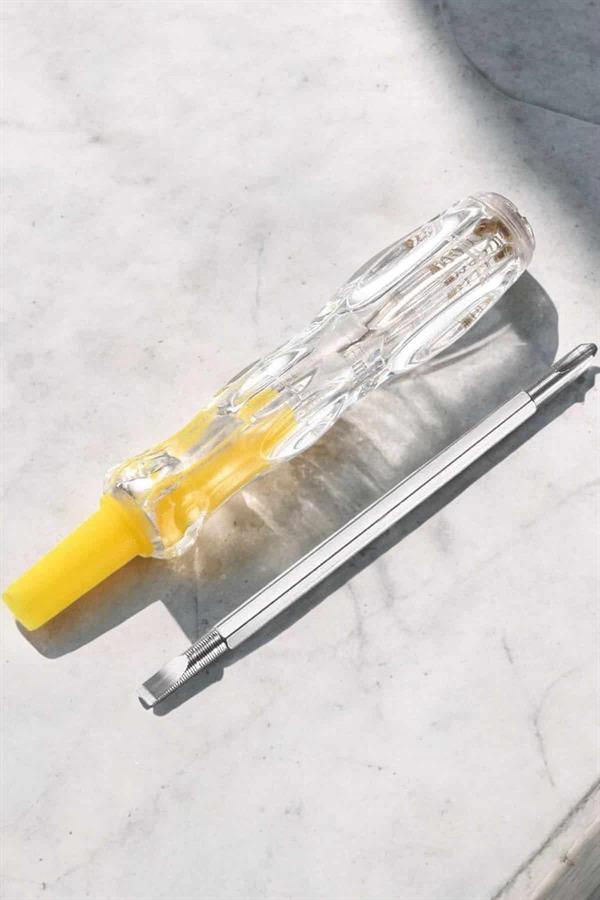 güvenliği artırırken elektrik yalıtkanlığı sağlayan şeffaf sap