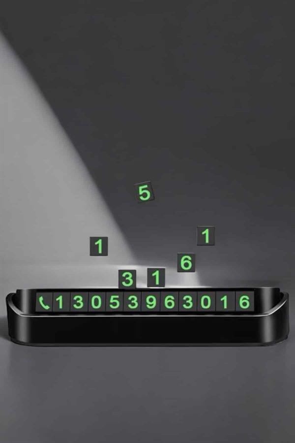 park halindeyken iletişim bilgilerinizi kolayca sergilemeniz için modern ve zarif bir çözüm sunar. Gri renkli alüminyum kasası ve çevirmeli numaratör tasarımı