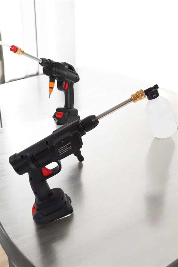 tek şarjla 20-30 dakika kesintisiz kullanım sunarak aracınızı veya büyük yüzeyleri kolayca temizlemenizi sağlar. Şarj süresi yalnızca 4 saat olup