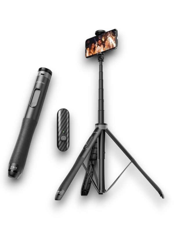 Bluetooth Destekli Uzaktan Kumandaya Sahiptir. Uzaktan Kumanda Sayesinde Olduğunuz Yerden Fotoğraf ve Video Çekebilirsiniz. Kumanda Kurulumu: Kumandanın Üzerindeki Düğmeye Basın ve Cihazından Bluetooth ile Eşleştirin. Maksimum Uzaktan Kumanda Mesafesi: 10m Bluetooth 3.0 Maksimum Uzunluk: 680mm - Öz çekim Çubuk Uzunluğu: 186mm - Telefon Klips Uzunluğu: 87mm Brüt Ağırlığı: 140gr RENK: DÜZ SİYAH ve KARIŞIK SİYAH-BEYAZ (Not: Düz Siyah ürün için sipariş sonrasında sipariş numarası ile birlikte mesaj yazabilirsiniz) Diğer Renk Seçenekleri Mağazamızda Stoktadır. Mağazamızı Ziyaret Edebilirsiniz. Paket İçeriği: 1 Adet Selfie Çubuğu + 1 Adet Uzaktan Kumanda Ürünlerin PİL değişimlerinde BLUETOOTH DÜĞMESİNE 10 saniye basılı tutulduğunda açılmaktadır.