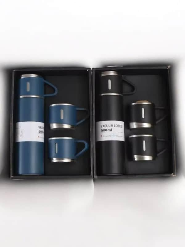 3 BARDAKLI TERMOS SETİ 12 saat boyunca içeceklerinizi sıcak ya da soğuk tutma özelliği ile gün boyu ideal sıcaklıkta içeceklerinizi keyifle yudumlayın İçeceklerinizi güvenle taşıyabileceğiniz