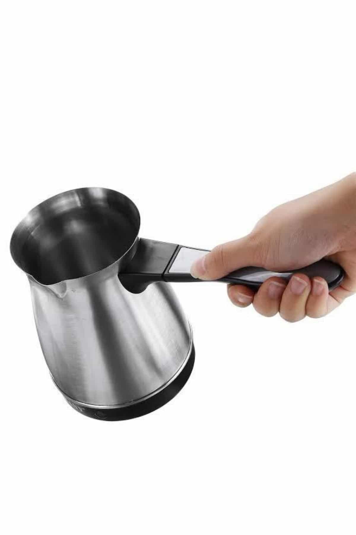 800 watt gücüyle mükemmel kahve deneyimi sunar. 300 ml kapasitesi ile 6 fincana kadar Türk kahvesi hazırlama imkânı tanır. Gizli rezistans teknolojisi