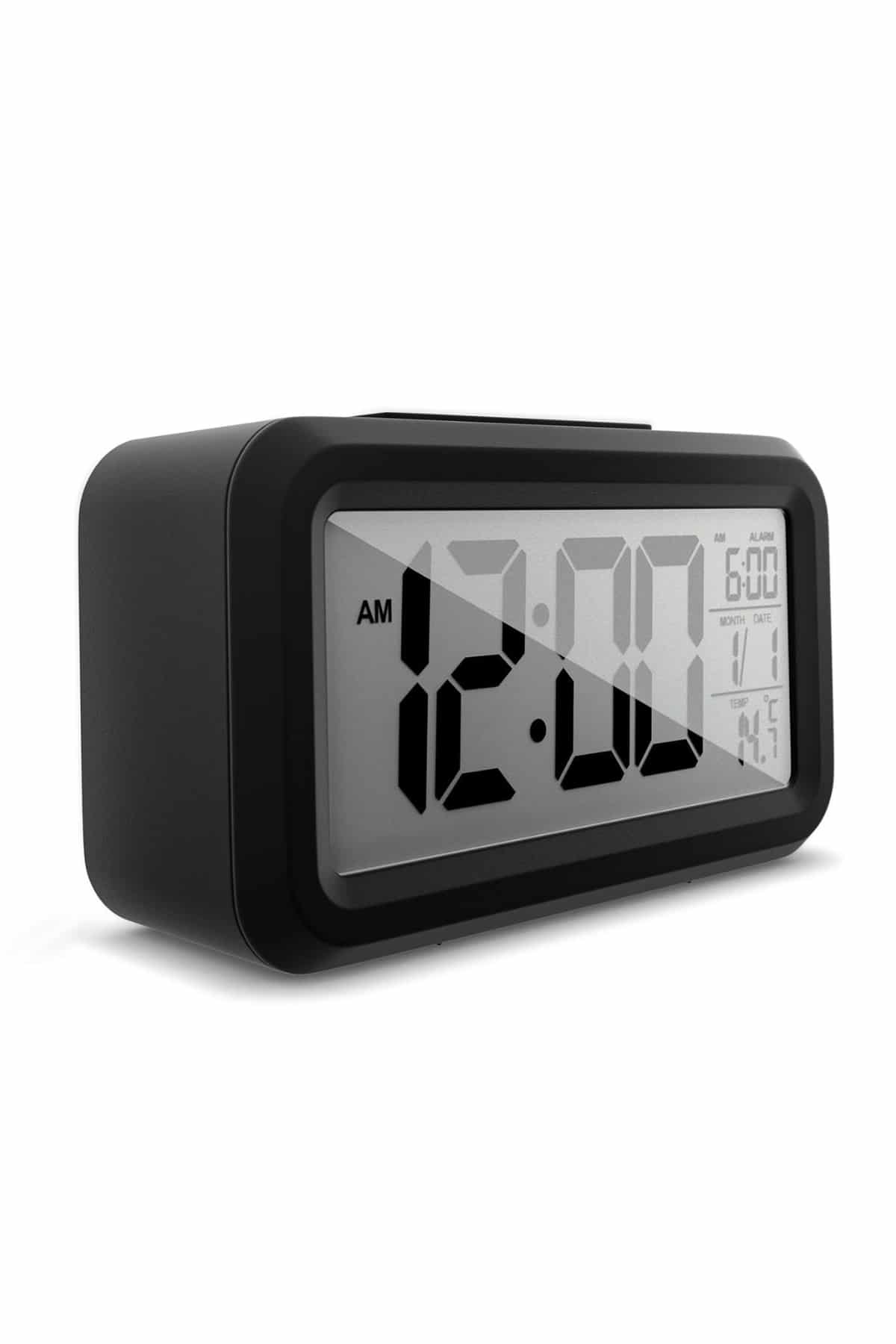 modern yaşam alanları için hem dekoratif hem de işlevsel bir çözüm sunar. Geniş dijital ekranı sayesinde saati