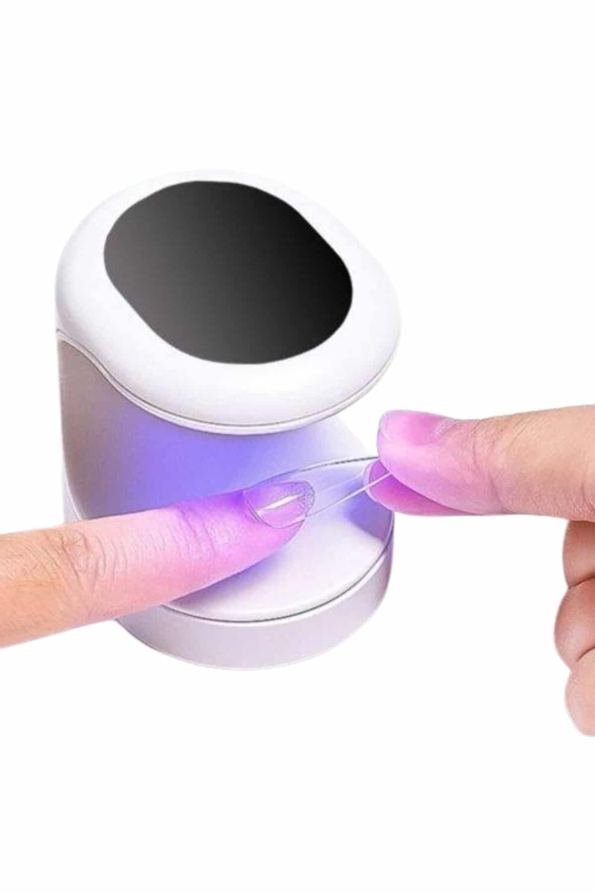 Kompakt ve hafif tasarımı sayesinde her yerde rahatça taşınabilen bu oje kurutma cihazı