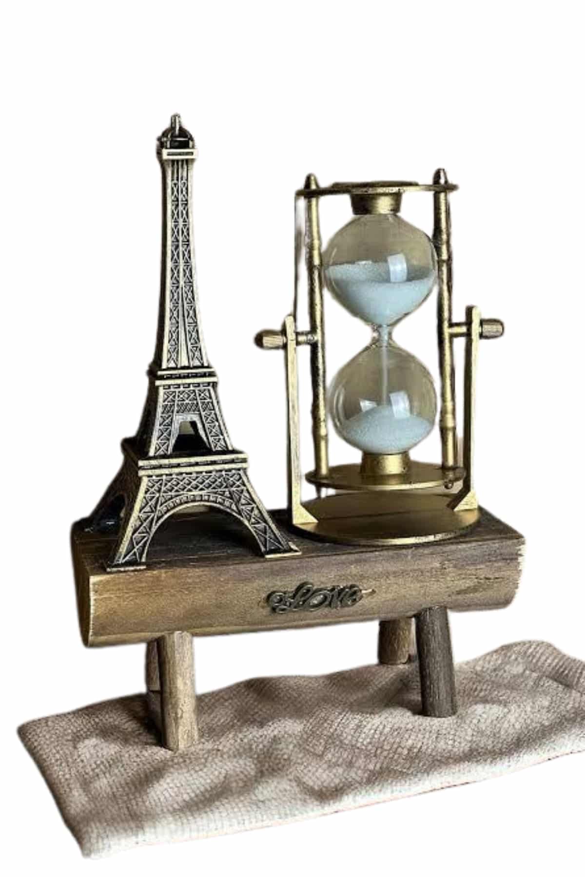 masanızda hem işlevsel hem de estetik bir parça olarak yerini alır. Camdan üretilen kum saati