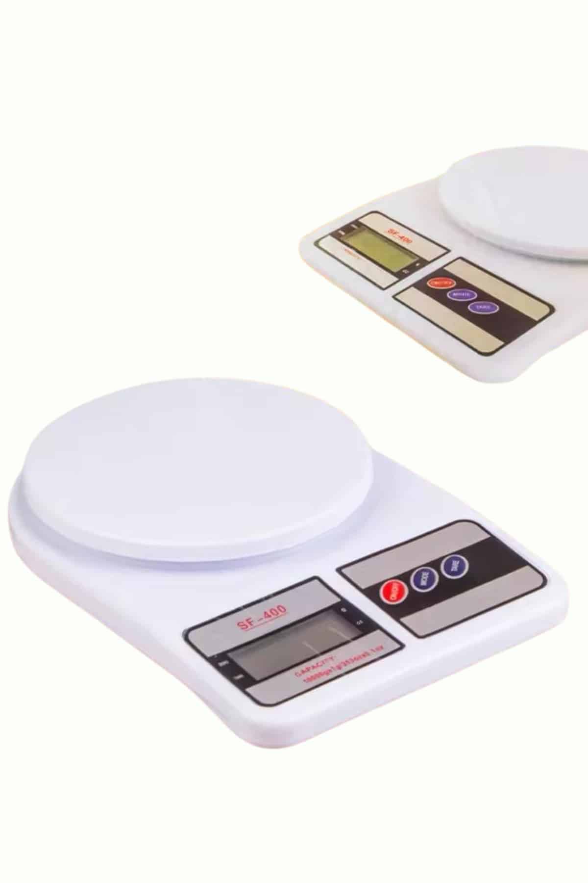 ölçüm sonuçlarını net bir şekilde görmenizi sağlar. Gram (g) ve ons (oz) birimleri arasında geçiş yapma özelliği ile çeşitli tariflerde ve ölçüm ihtiyaçlarında esneklik sağlar. Otomatik kapanma ve otomatik sıfırlama fonksiyonları