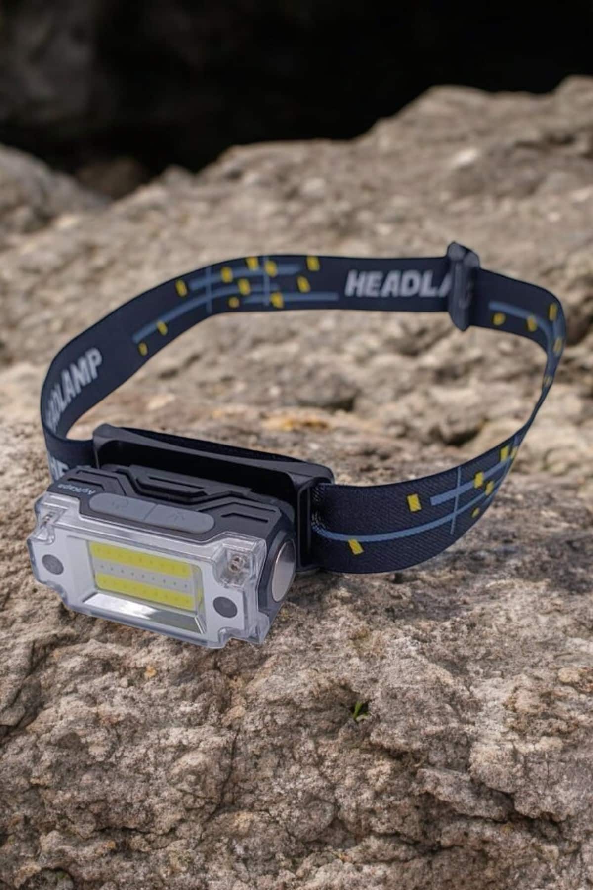 pratik kullanım özellikleri ve yüksek performansıyla dikkat çeken çok yönlü bir aydınlatma cihazıdır. 10 cm uzunluğu ve 3 cm genişliğiyle kompakt bir tasarıma sahip olan bu ürün