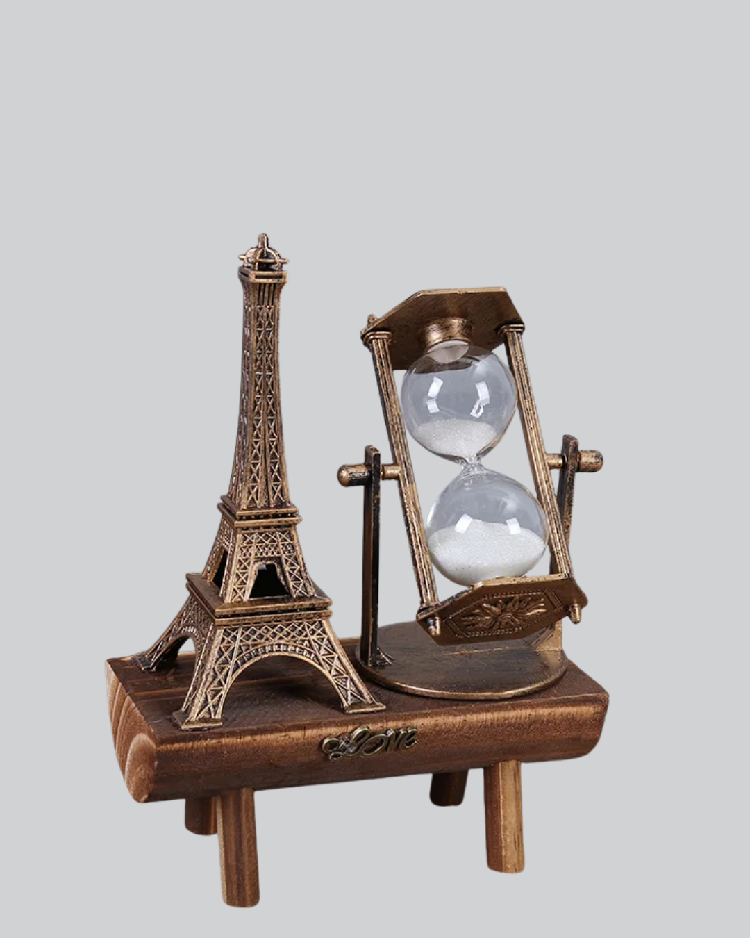 sade ama etkileyici bir masa aksesuarıdır. Ahşap malzeme gövdesi sayesinde hem rustik hem doğal bir görünüm sunar. 15x20 cm boyutuyla fazla yer kaplamaz ve her türlü masa