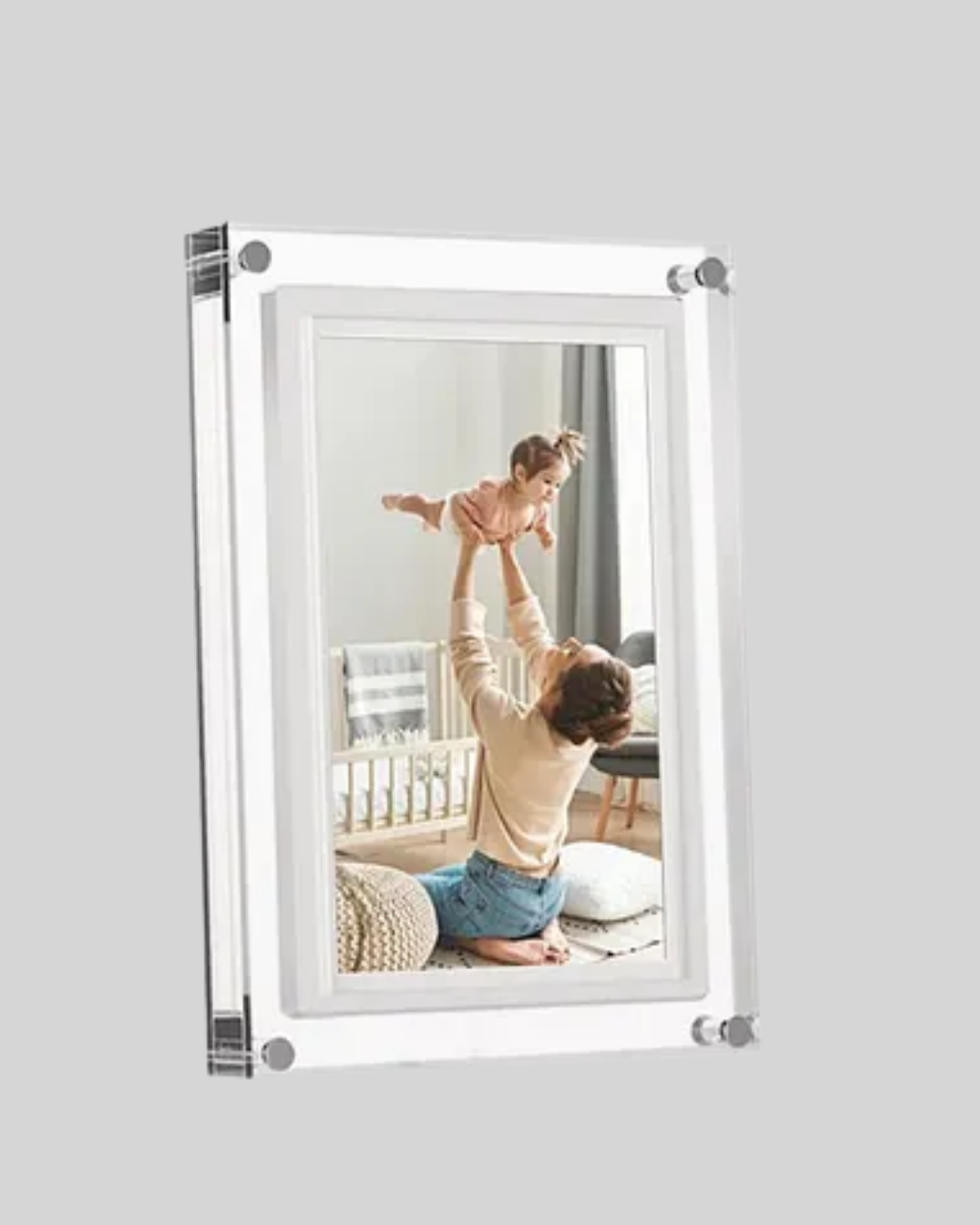 1024x600 çözünürlük ve 450 nit parlaklıkla anılarınızı olağanüstü netlikte sunar. IPS panel teknolojisi