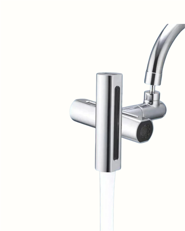 Günlük temizlik ve yıkama işlemlerini hem şık hem de fonksiyonel hale getiren bu musluk başlığı