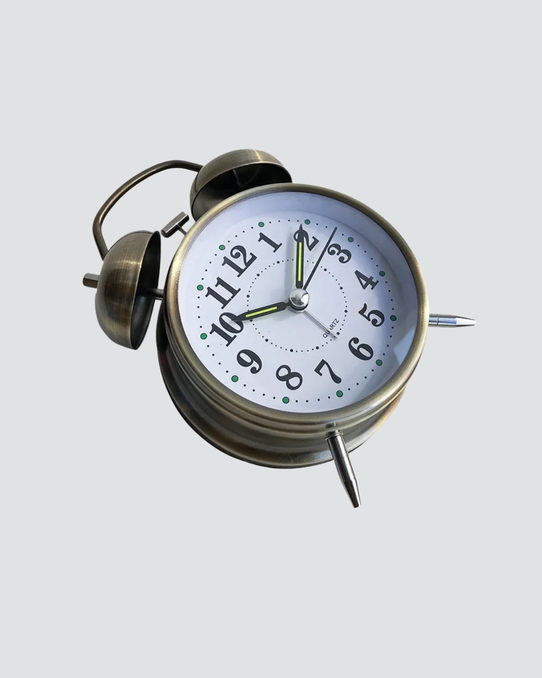 klasik tasarımıyla dikkat çeker. Bronz kaplamalı metal gövdesi