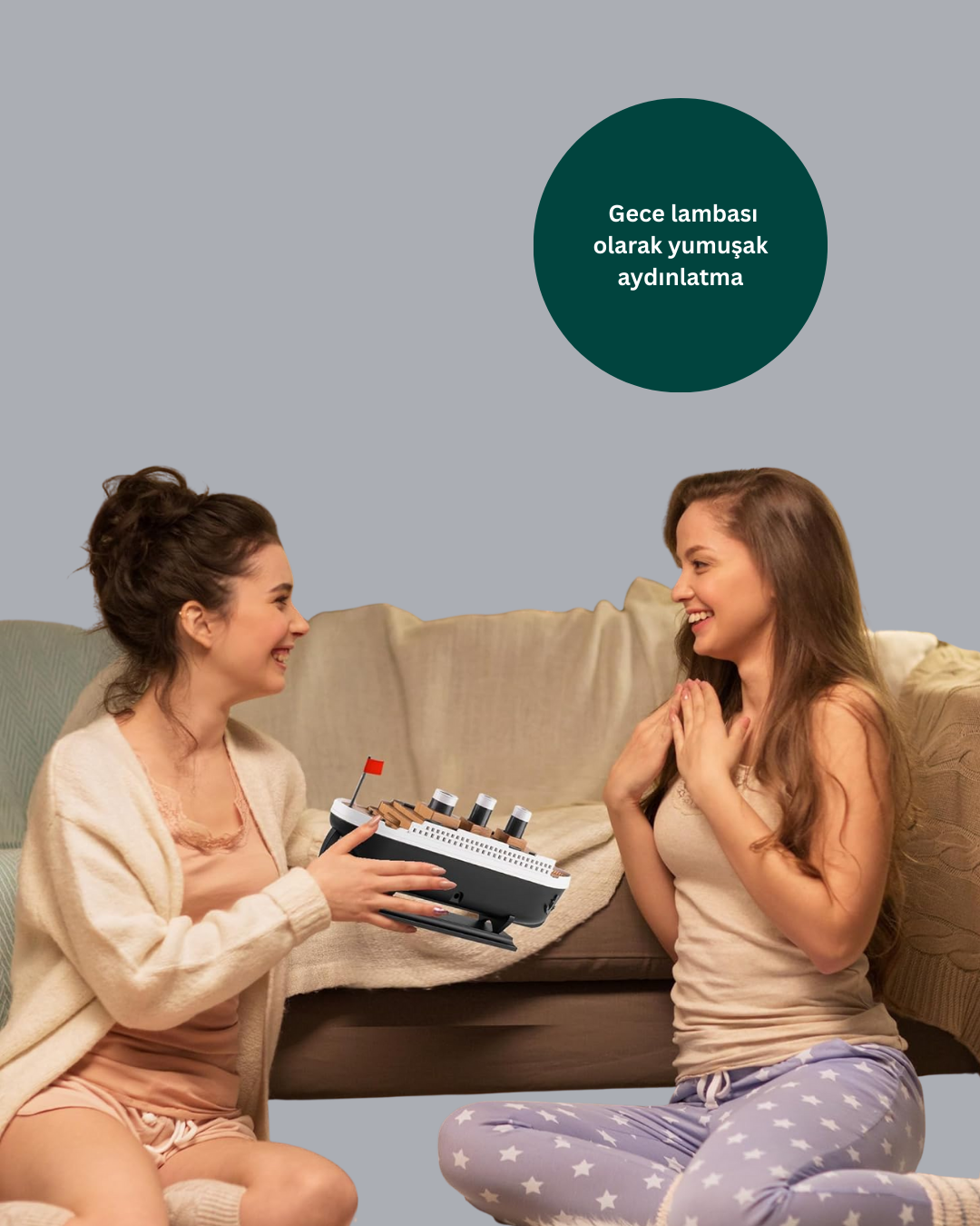 klasik bir dekor objesi ile modern teknolojiyi bir araya getiriyor. Cihazın bacalarından çıkan duman efekti