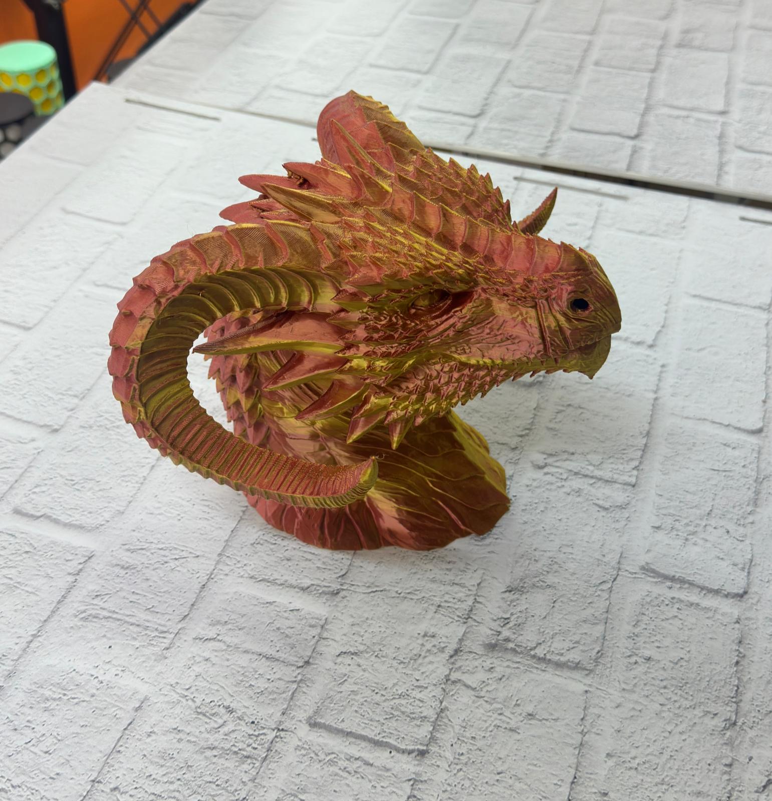 Dekoratif Gold Ejderha Heykeli Koleksiyonluk Fantastik Tasarım