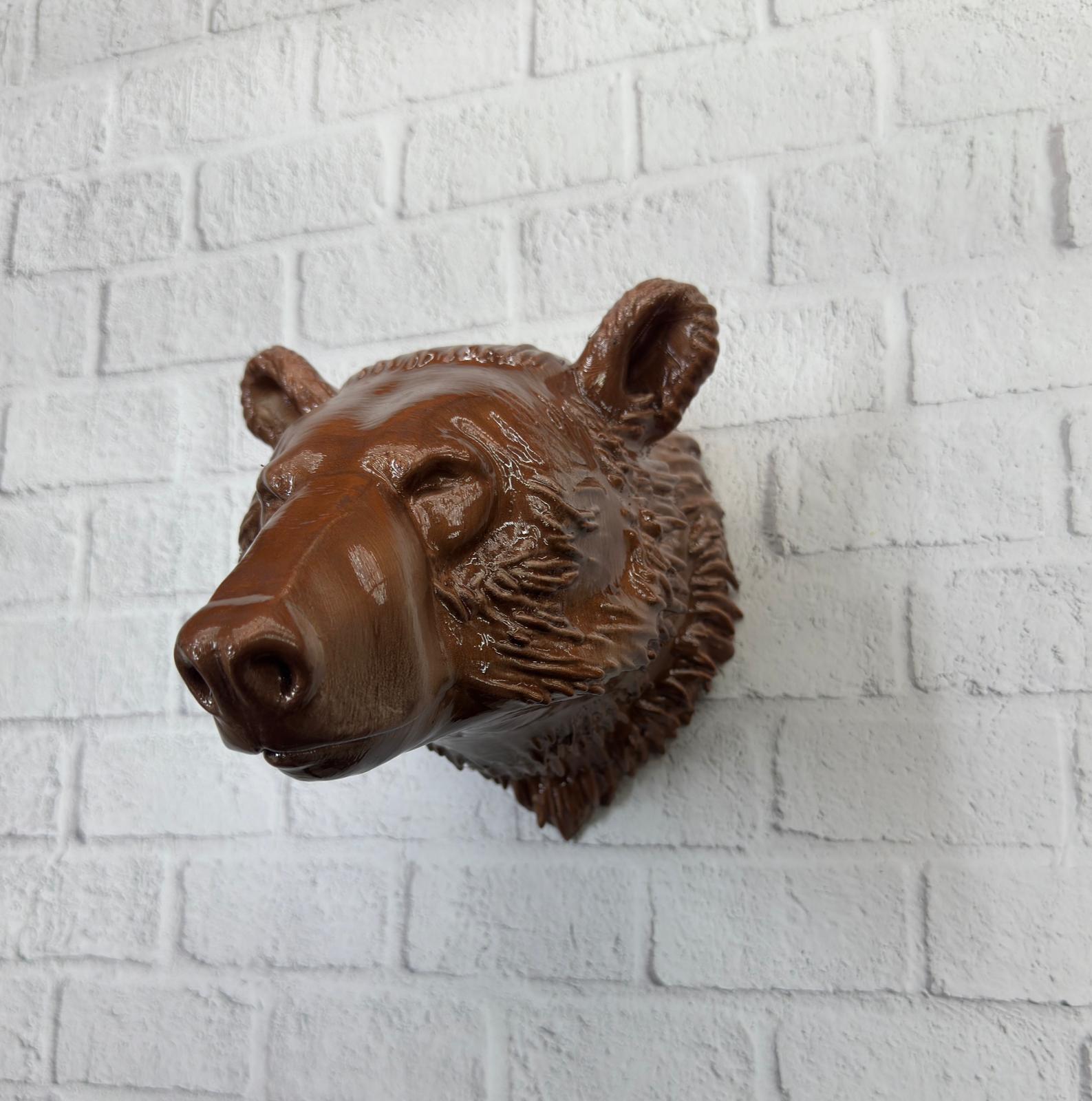 Doğal yaşam temasını yaşam alanlarına taşımak isteyenler için tasarlanan bu dekoratif ayı duvar heykeli