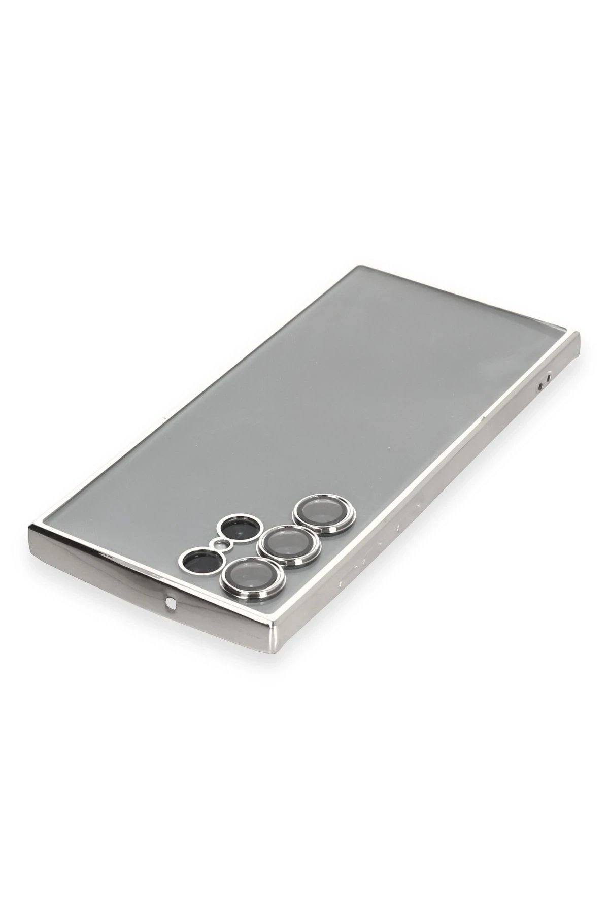 şeffaf ve parlak yüzeyiyle cihazınızın özgün tasarımını vurgularken estetik bir dokunuş katar. Arka yüzeyin kristal berraklığında olması sayesinde telefonunuzun logosu ve rengi net şekilde görünür. Renkli kenar çerçevesi ile modern bir kontrast sunar.✅ Cihaza Tam Kalıp Uyumu Model özelinde üretilmiş kalıbı sayesinde cihazınızla milimetrik uyum sağlar. Kamera