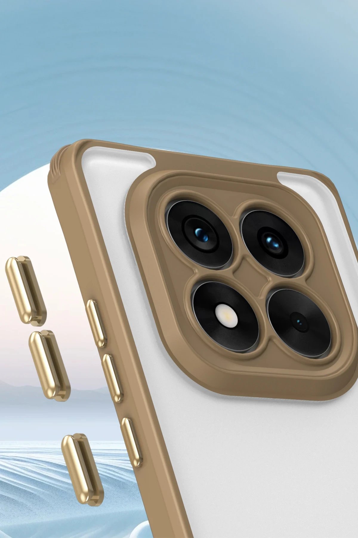 PENTA Silikon KılıfCilt Dostu Yüzey Teknolojisi ve Çıkarılabilir Askı Aparatı ile Fonksiyonel Koruma✅ Renkli Kenar Detayları ile Şık ve Modern Görünüm Penta serisi kılıf yumuşak TPU gövdesi ve farklı renk kenar alternatifleriyle cihazınıza hem zarif bir duruş hem de genç bir dinamizm kazandırır Arka yüzey parmak izi tutmayan özel kaplama ile donatılmıştır böylece cihazınız her zaman temiz görünür İnce ve uyumlu yapısı cihazın orijinal formunu korur aynı zamanda günlük kullanıma şıklık katar✅ Yüksek Darbe Dayanımı Airbag Köşe Yapısı ile Güçlendirilmiş Koruma Köşelerde yer alan özel airbag yapısı cihazınızı düşmelere karşı etkili şekilde korur 3.66 metreden gerçekleştirilen 5000 üzerinde düşme testinde sıfır hasar sonucu elde edilmiştir Askeri standartta darbeye dayanıklı gövde yapısı ile cihazınız her ortamda güven altında olur✅ Çıkarılabilir ve Değiştirilebilir Askı Aparatı ile Çok Yönlü Kullanım Kılıfın alt kısmındaki değiştirilebilir bağlantı noktaları sayesinde askı aparatı kolayca takılıp çıkarılabilir Bu sayede cihazınızı elinizde taşımak yerine omuzda boyunda ya da bilekte taşıyabilir kullanım özgürlüğü sağlayabilirsiniz Günlük yürüyüşlerde seyahatlerde ya da iş ortamında telefonunuza anında ulaşım sunar✅ Cilt Dostu Mat Doku ve Elektro Kaplamalı Tuşlar Kılıf yüzeyinde kullanılan özel mat doku cilt dostu olup uzun süreli kullanımda dahi rahatsızlık oluşturmaz Yan tuşlar elektro kaplama teknolojisiyle üretilmiştir bu da hem daha dayanıklı bir yapı hem de konforlu bir dokunma hissi sunar✅ Tam Kapsamlı Kamera ve Kenar Koruması Yükseltilmiş kamera çerçevesi ve ekran çevresi cihazın en hassas bölgelerini çizilme sürtme ve darbelere karşı koruma altına alır Günlük kullanımda çanta cüzdan masa yüzeyi gibi dış etkenlerden kaynaklı mikro hasarlara karşı cihazınız güvendedirKullanılan Malzeme ve Teknik ÖzelliklerTPU Termoplastik Poliüretan Gövde – Esnek ve darbeye dayanıklı yapıAirbag Köşe Teknolojisi – Şok emici özel koruma sistemiCilt Dostu Mat Yüzey – Kaymaz konforlu tutuşElektro Kaplama Tuşlar – Yüksek hassasiyetli ve dayanıklı yan butonlarAskı Aparatı Uyumluluğu – Alt köşelerde çıkarılabilir bağlantı alanıAnti-Fingerprint Kaplama – Temiz ve net görünüm Penta Serisi ile Koruma Şıklık ve Fonksiyon Tek Bir Kılıfta Buluşuyor Günlük hayatın temposuna dayanıklı güçlü yapı sade estetik ve yenilikçi koruma anlayışıyla tanışın