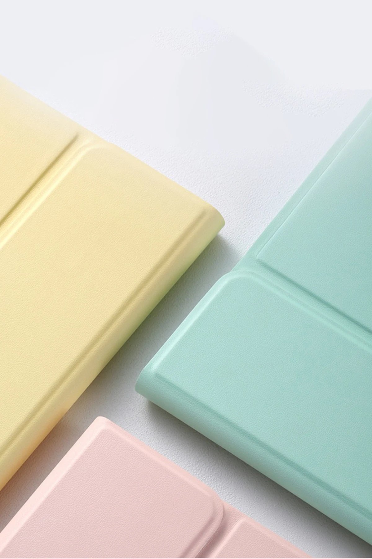 KC01 Smart Klavyeli Tablet KılıfıAkıllı Koruma & Fonksiyonel Kullanım Deneyimi✅ Manyetik Ayrılabilir Tasarım – 2’si 1 Arada Kullanım KC01