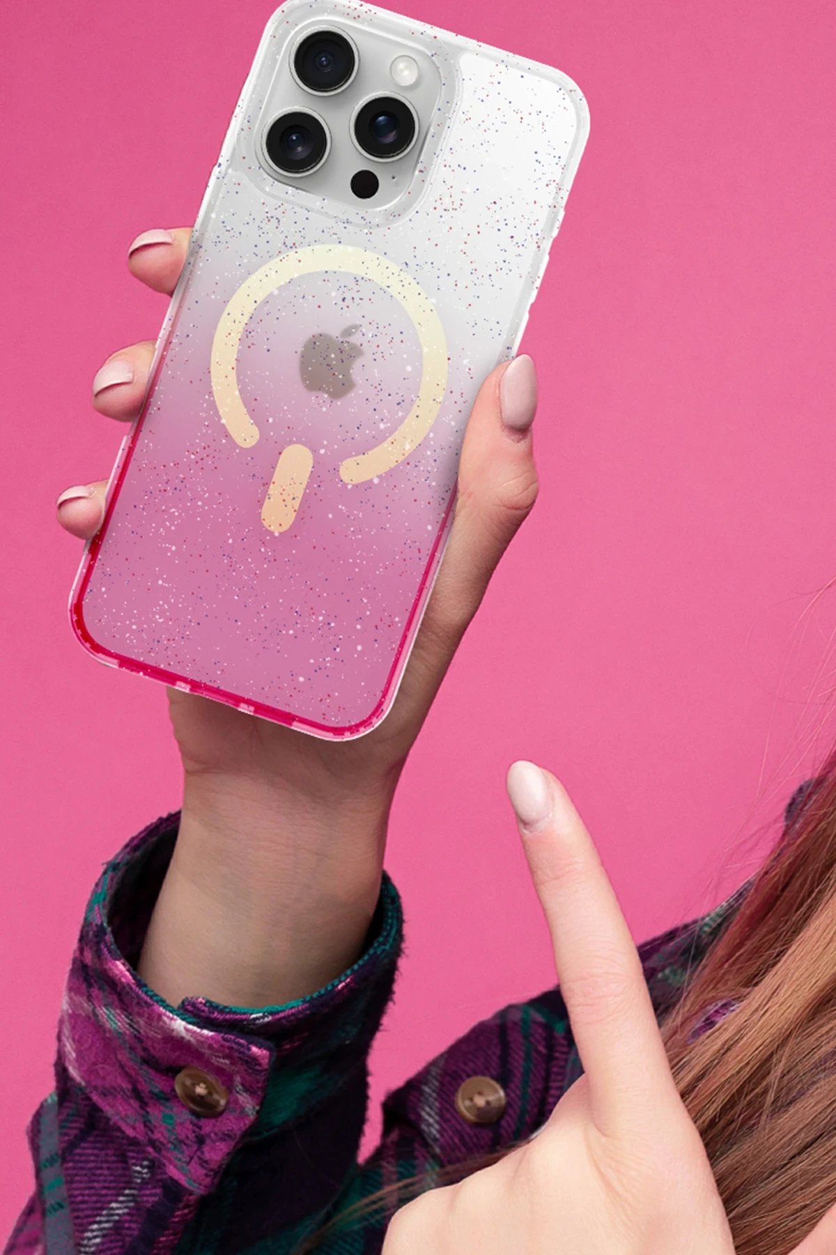 Pummel Shiny Magsafe Kapak✅ Renkli Benekli TasarımModern ve göz alıcı renkli benekli tasarımıyla fark yaratır; sadece koruma değil aynı zamanda tarz sunar.✅ Rahat Kullanım Ergonomik tasarımı sayesinde uzun süreli kullanımlarda bile konfor sağlar