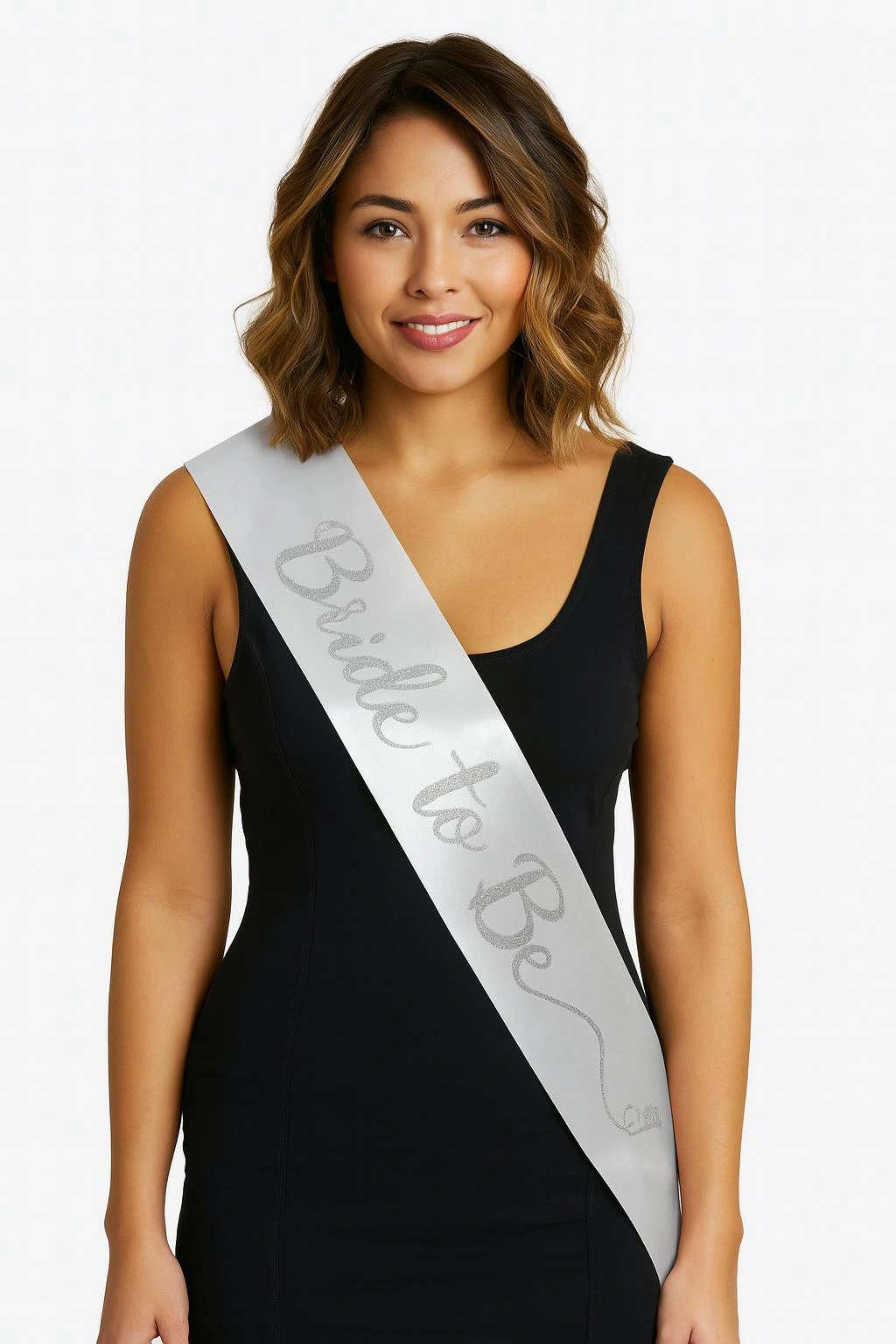 Beyaz Saten Uzerine Italik Gumus Bride To Be Kusagi 199082250 Sw1024sh1536 700x1050 Beyaz Saten Üzerine İtalik Gümüş Bride To Be Kuşağı najmaddin.com Beyaz Saten Üzerine İtalik Gümüş Bride To Be Kuşağı