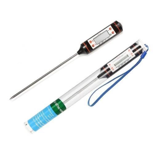 Et Termometre Yemek Sicaklik Olcer 236522794 Sw500sh500 Et Termometre Yemek Sıcaklık Ölçer najmaddin.com Et Termometre Yemek Sıcaklık ÖlçerYEMEK TERMOMETRE ÖLÇERÖzellikle tarifi hassasolan özel yemekler için vazgeçilmez bir üründür.Bebek maması ve yoğurtgibi belli sıcaklıklarda pişmesi gereken yiyeceklerin sıcaklıklarını ölçmekiçin kullanılır. Ayrıca dondurulmuşgıdaların elli sıcaklığa gelene kadar ısınmasının takibi içindekullanabilirsiniz. Ürün ÖzellikleriPaslanmaz çelik sensörSıcaklık ölçüm aralığı ( -50 °C ile 300 °C )Santigrad ve Fahrenight olarak ölçme imkanıKullanılmadığı durumlarda otomatik kapanmaSensör hata gösterimiÖnceki ölçüm hafızasıHassasiyet 0