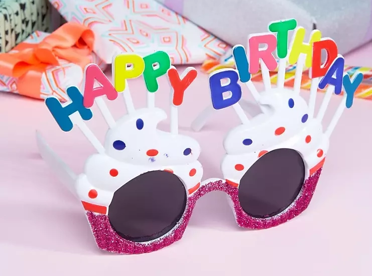 Happy Birthday Beyaz Fusya Parti Gozlugu 133809766 Sw741sh550 700x520 Happy Birthday Beyaz Fuşya Parti Gözlüğü najmaddin.com Happy Birthday Beyaz Fuşya Parti Gözlüğü