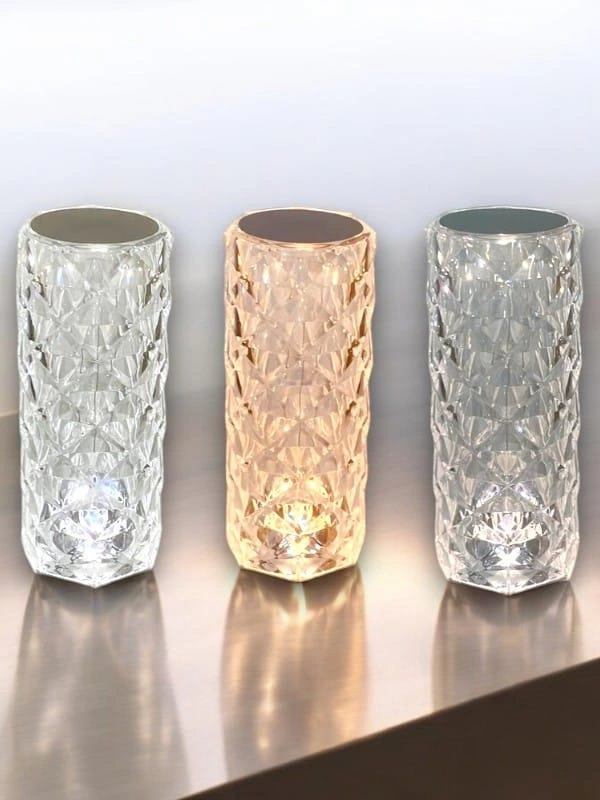 Kristal Lamba 395734687 Sw600sh800 KRİSTAL LAMBA najmaddin.com modern ve lüks görünümüyle parlak ve renkli ışıkları yansıtır. Oda