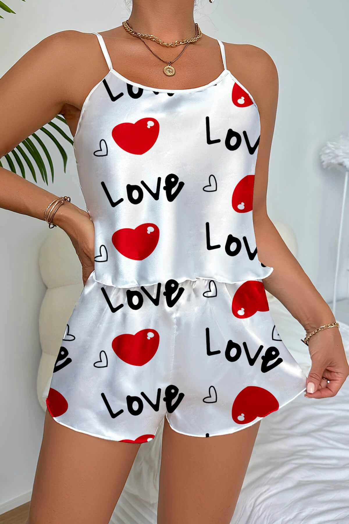 Love Desenli Beyaz Saten Şortlu Gecelik Takım - Görsel 2