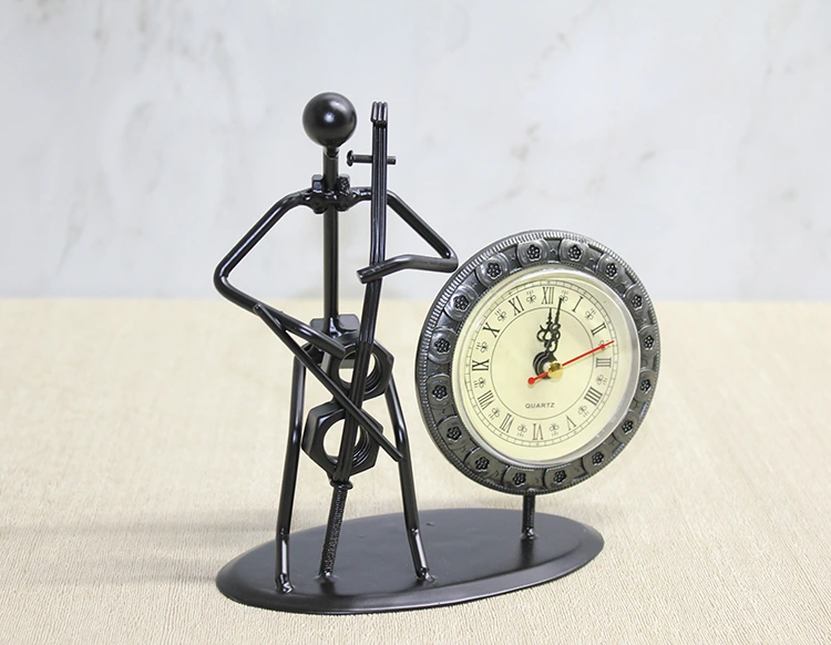 Metal Saatli Keman Calan Muzisyen 148807459 Sw750sh582 700x543 Metal Saatli Keman Çalan Müzisyen najmaddin.com Metal Saatli Keman Çalan Müzisyen
