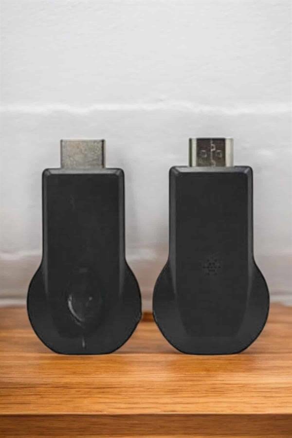 Najmaddin.com 6 614 M9 Plus Kablosuz Görüntü+Ses Aktarıcı HDMI TV najmaddin.com ses ve görüntüyü kusursuz bir şekilde senkronize eder. Oyun oynarken veya film izlerken düşük gecikme ile içeriklerin keyfini çıkarabilirsiniz. Aynı zamanda toplantı ve sunumlarda profesyonel bir kullanım sağlar.Cihaz Özellikleri: Bağlantı Tipi: HDMI ve Wi-Fi Uyumluluk: iOS