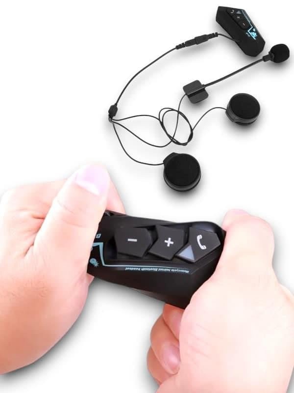 Najmaddin.com 6 813 BT 22 MOTORCU KULAKLIĞI najmaddin.com yağmurlu havalarda da kullanım olanağı tanır. - Güncel Bluetooth Teknolojisi: Cihazlar arasında daha hızlı eşleşme ve daha geniş menzilli bağlantı sağlar. - Gürültü Önleyici Mikrofon: Dış seslerin azaltılmasıyla net iletişim için gelişmiş gürültü önleme teknolojisi. motosiklet kask interkom kulaklık Bluetooth uyumlu 5.0 + EDR su geçirmez kablosuz interkom 1. Moda tasarımı