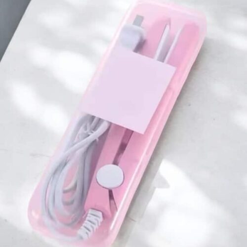 Mini Saç Düzleştirici – Seyahat Tipi (1)Maksimum sıcaklık saniyede 200 santigrat. (2)Güvenli kullanım sağlamak için yüksek sıcaklığa dayanıklı ve yüksek yoğunluklu plastik kabuk. (3)Ptc ısıtıcı anında ısınma