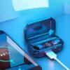 Powerbank Bluetooth Kulaklık M12 Kulaklık teknolojileri hem müzik dinlemek hem de oyun oynamak için sıklıkla tercih edilir. Kablosuz kulaklık da tüm kullanıcılara hitap edecek şekilde üstün özellikler barındırır. Bluetooth 5.0 teknolojisi sayesinde çok kısa sürede bağlantı sağlar ve uzun menzilli kullanım imkanı tanır. Renkli tasarımı sayesinde canlı ve eğlenceli bir görünüm oluşturur. Hem modern hem de dikkat çekici bir görünüm sunan model