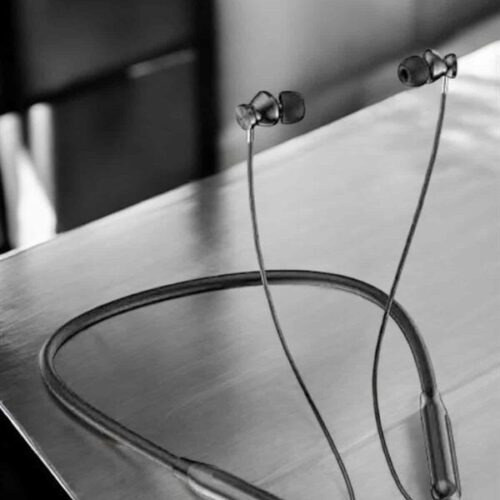 Bluetooth 5.0 teknolojisi ile donatılmış bu kulaklık