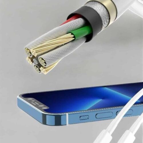 Gelişmiş USB Type-C bağlantısı ile donatılmış bu kablo