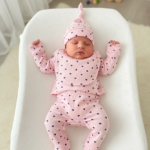 Pembe Desenli Nakışlı Kız Bebek 5'li Hastane Çıkışı Seti - %100 Pamuk Yenidoğan Zıbın Takımı