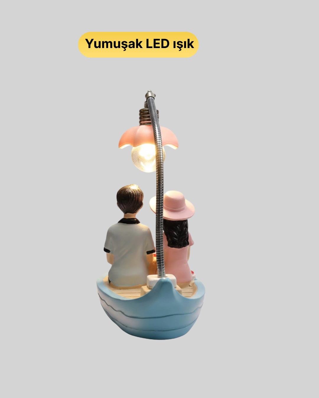 El Ele Tutusan Cift Figurlu Dekoratif Gece Lambasi Romantik Tasarim 377320298 Sw1080sh1350 700x875 El Ele Tutuşan Çift Figürlü Dekoratif Gece Lambası Romantik Tasarım najmaddin.com aşk temalı dekorasyon sevenler için özel olarak tasarlanmıştır. Sandalda el ele oturan çift figürü