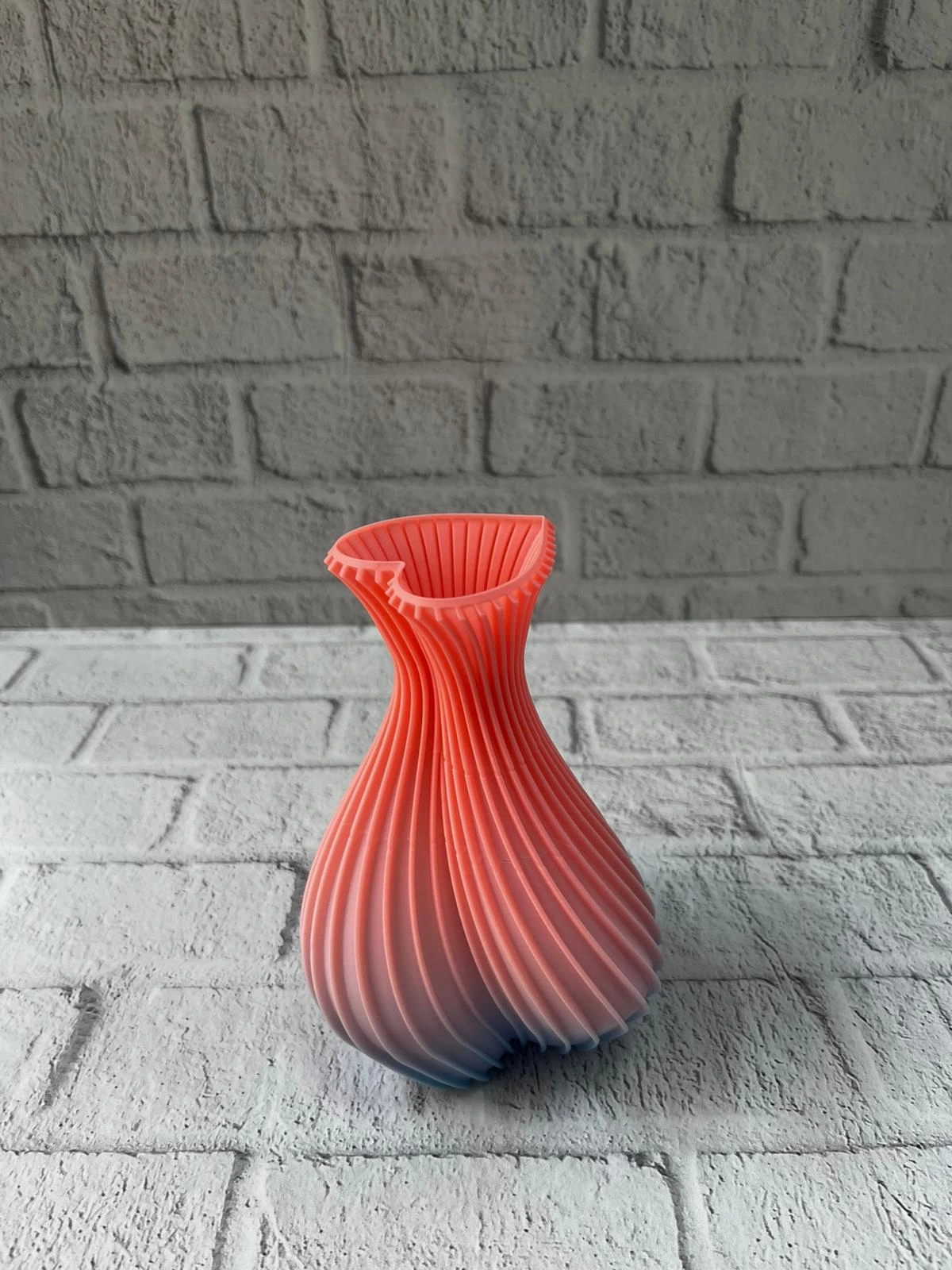 Kalp Tasarimli Modern Dekor Vazo 15 Cm Sik Ve Estetik Gorunum 317534718 Sw1200sh1600 700x933 Kalp Tasarımlı Modern Dekor Vazo 15 cm Şık ve Estetik Görünüm najmaddin.com zarif dalga çizgileriyle birleşerek dekorasyonunuza hem romantik hem de estetik bir dokunuş katar. 15 cm boyutundaki bu pembe dekoratif vazo