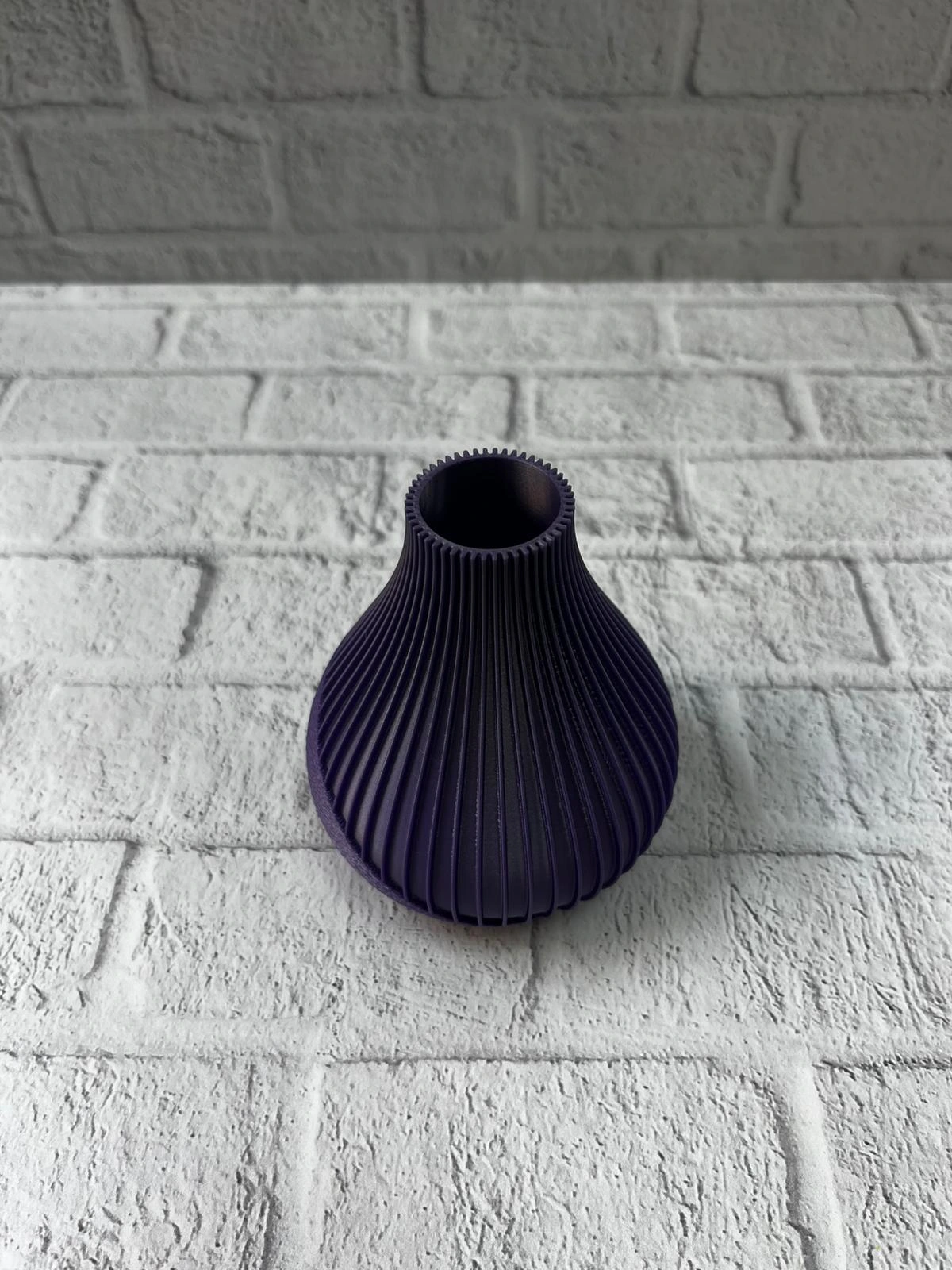 Mor Cizgili Dekoratif Vazo 11 Cm Modern Tasarim Aksesuar 331594282 Sw1200sh1600 700x933 Mor Çizgili Dekoratif Vazo 11 cm Modern Tasarım Aksesuar najmaddin.com modern çizgileri ve estetik formuyla dekoratif alanlara zarif bir dokunuş katar. İnce çizgilerle oyulmuş yüzeyi