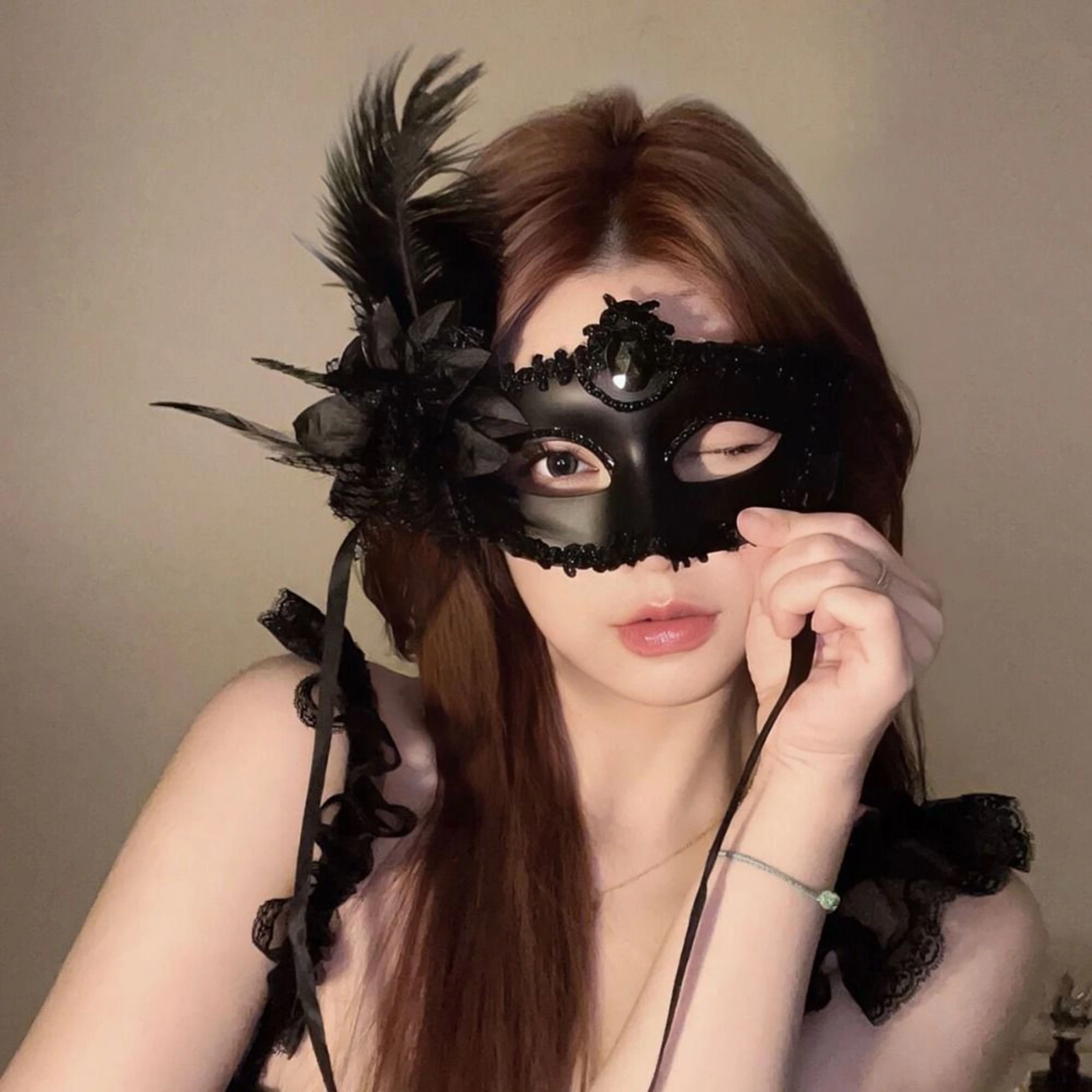 Siyah Mat Renk Yandan Tuylu Gullu Parti Balo Venedik Maskesi 287480976 Sw1920sh1920 700x700 Siyah Mat Renk Yandan Tüylü Güllü Parti Balo Venedik Maskesi najmaddin.com Siyah Mat Renk Yandan Tüylü Güllü Parti Balo Venedik Maskesi
