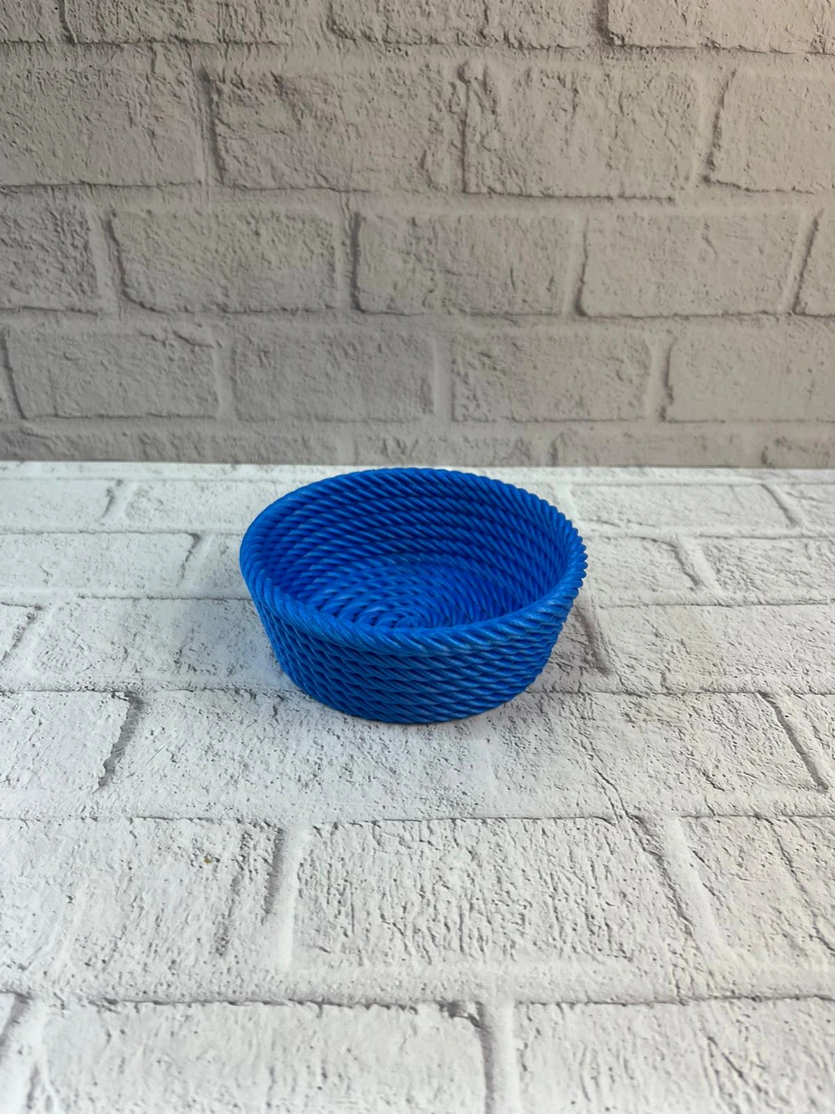 Yuvarlak Cerezlik Lacivert Sik Tasarim Ve Kompakt Boyut 368781385 Sw1200sh1600 700x933 Yuvarlak Çerezlik Lacivert Şık Tasarım ve Kompakt Boyut najmaddin.com mutfak ve sehpa üstü kullanımlar için ideal bir dekoratif sunum ürünüdür. Kompakt boyutu sayesinde fazla yer kaplamadan çerez