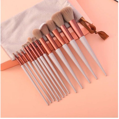 562741420541 3 500x500 1 Makyaj Fırçası Seti 13 Parça najmaddin.com böylece her zaman kullanıma hazır olur.Çok Yönlü Kullanım: Set