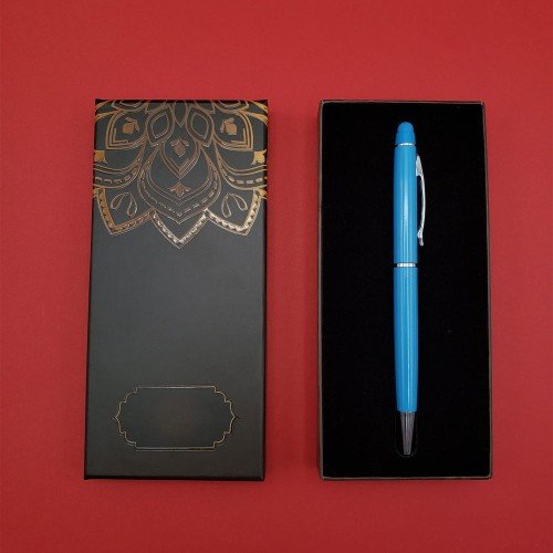 * Kutu Üzerinde&nbsp;Mandala Deseni&nbsp;Baskısı Vardır.*&nbsp;Kalem Metal&nbsp;Malzemeden Üretilmiştir.* Kalem Touchpendir Ve Arkasında Bulunan Silikon İle Her Cihaz Dokunmatiğinde Çalışır.*&nbsp;Metal Kalem Tükenmezdir.* Anlamlı Hediye Seçeneği.*&nbsp;Kişiye Özelleştirebilirsiniz.Kutu Ölçüsü: 17 cm x 7.5 cm x 2.3 cmKalem&nbsp;Ölçüsü: 14 cm x 1.5 cm&nbsp;