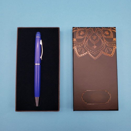 * Kutu Üzerinde&nbsp;Mandala Deseni&nbsp;Baskısı Vardır.*&nbsp;Kalem Metal&nbsp;Malzemeden Üretilmiştir.* Kalem Touchpendir Ve Arkasında Bulunan Silikon İle Her Cihaz Dokunmatiğinde Çalışır.*&nbsp;Metal Kalem Tükenmezdir.* Anlamlı Hediye Seçeneği.*&nbsp;Kişiye Özelleştirebilirsiniz.Kutu Ölçüsü: 17 cm x 7.5 cm x 2.3 cmKalem&nbsp;Ölçüsü: 14 cm x 1.5 cm&nbsp;