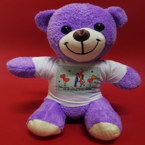 gelin-damat tasarımı ile sevdiklerinize verebileceğiniz en özel hediyelerden biridir. Farklı tişört seçenekleri ve modelleri sayesinde kişiye özel hediye sunabilirsiniz.25 cm boyutundaki bu sevimli peluş ayıcık