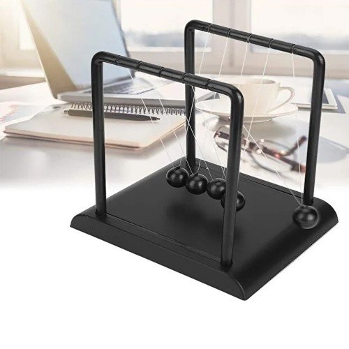 modern tasarımı ve dikkat çekici siyah rengi ile ofislerin ve çalışma alanlarının vazgeçilmez dekoratif ürünleri arasında yer alır. Newton denge toplarının küçük boy versiyonu olan bu ürün