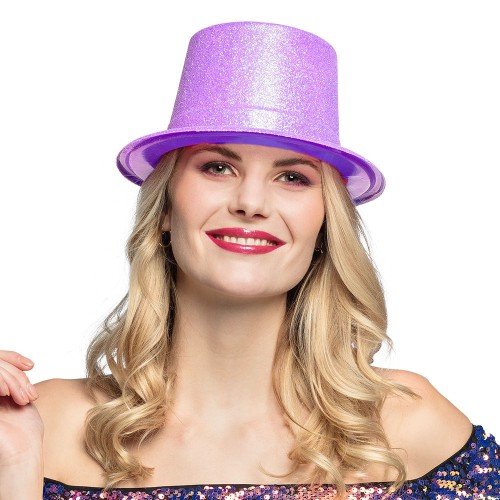 562741435626 2 500x500 1 Floresan Mor Renk Simli Uzun Fötr Melon Şapka 12 cm najmaddin.com partinin odak noktası olmanızı sağlayacak bir stil ikonudur. 12 cm’lik özel yüksekliği ve yoğun sim dokusuyla hem klasik bir centilmen duruşu sergiler hem de modern gece hayatının dinamizmini yansıtır.Ürün Özellikleri ve AvantajlarıBüyüleyici Floresan Mor: Göz alıcı neon mor rengi