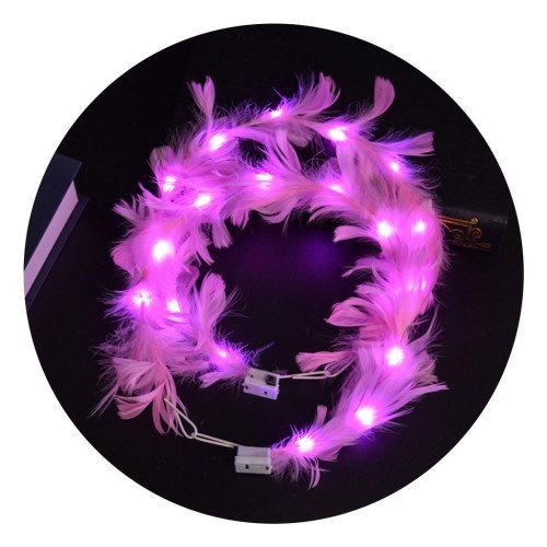 562741435727 2 500x500 1 Led Işıklı Rengarenk Yanan 3 Fonksiyonlu Otrişli Parti Tacı Pembe Renk 12x12 cm najmaddin.com ışığı yumuşatarak çok daha estetik ve havalı bir görünüm sunar.Kullanıma Hazır (Piller Dahil): Ürün pilleri takılı olarak gelir; koruma bandını çekip düğmesine basmanız yeterlidir.Esnek ve Rahat Tasarım: 12x12 cm ölçülerindeki esnek yapısı sayesinde hem çocukların hem de yetişkinlerin kafasına tam oturur