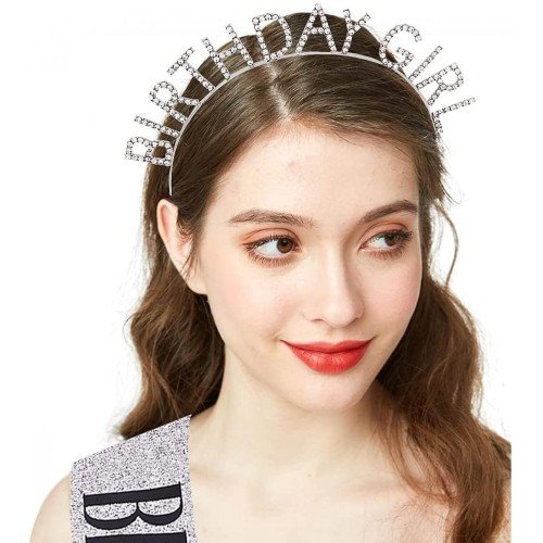 562741435738 2 500x500 1 Gümüş Kristal Taşlı Birthday Girl Doğum Günü Tacı İthal Ürün A Kalite 17x16 cm najmaddin.com aynı zamanda o geceye dair ömür boyu saklayacağınız paha biçilemez bir hatıradır.Ürün Özellikleri ve AvantajlarıA Kalite İthal Ürün: Yurt dışından özel olarak ithal edilen bu taç