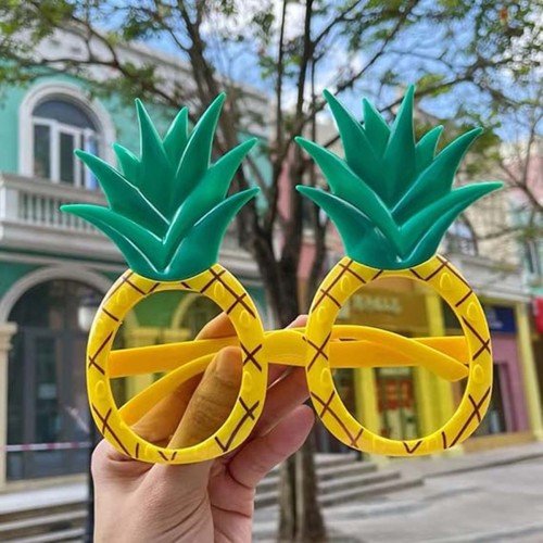 562741435912 4 500x500 1 Tropikal Hawaii Ananas Şekilli Parti Gözlüğü 9.5 x 14 cm najmaddin.com doğum günü organizasyonlarında ve hediyelik olarak da tercih edilebilir. Partinizin yıldızı olacak eğlenceli bir tamamlayıcıdır.Ürün Özellikleri